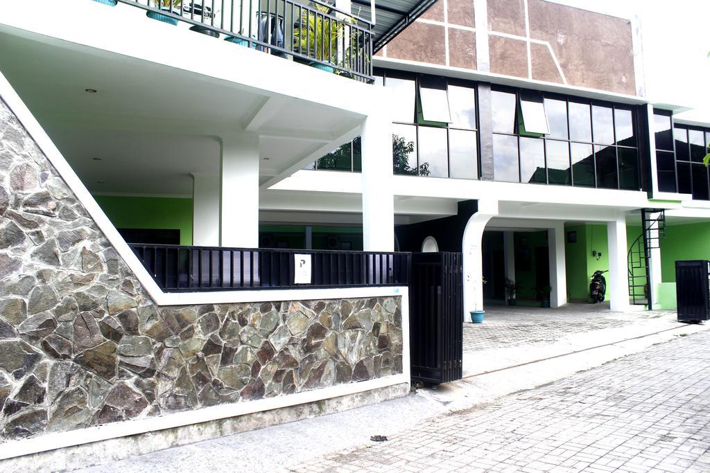 The Greenhouse Hotell Yogyakarta Exteriör bild