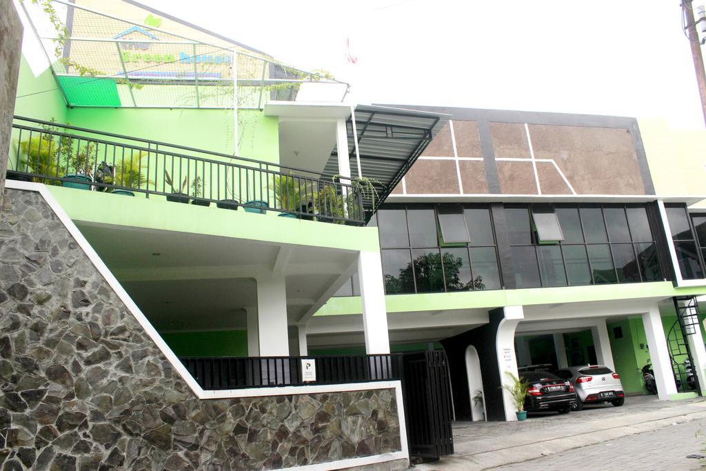 The Greenhouse Hotell Yogyakarta Exteriör bild