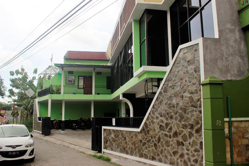 The Greenhouse Hotell Yogyakarta Exteriör bild